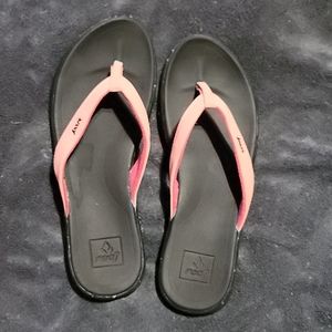 Women's REEF Flip flops size 8, Coral